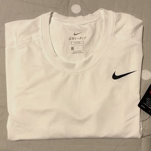 NEW- NIKE training Shirt (L)